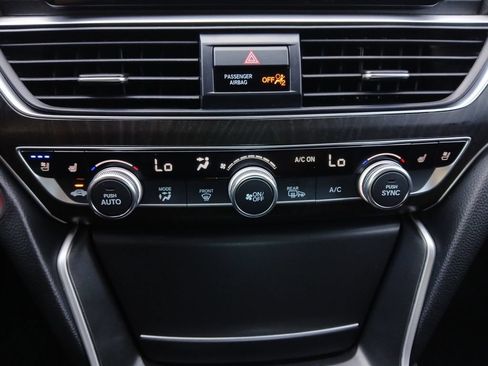 Used 2020 Honda Accord Touring image 4