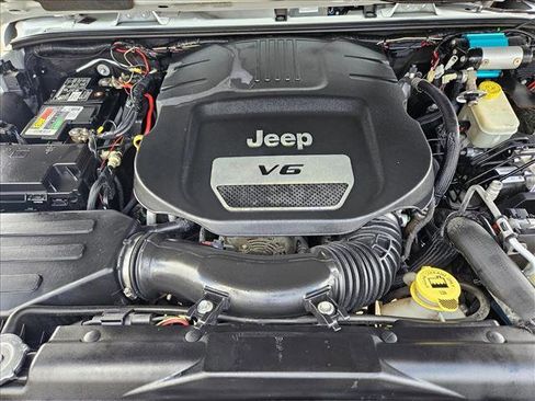 Used 2014 Jeep Wrangler Unlimited Rubicon w/ Connectivity Group image 22