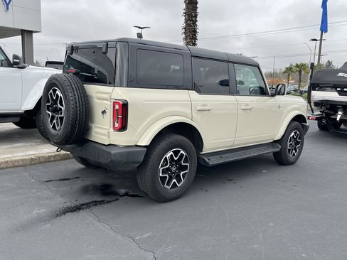 Used 2025 Ford Bronco Outer Banks image 3