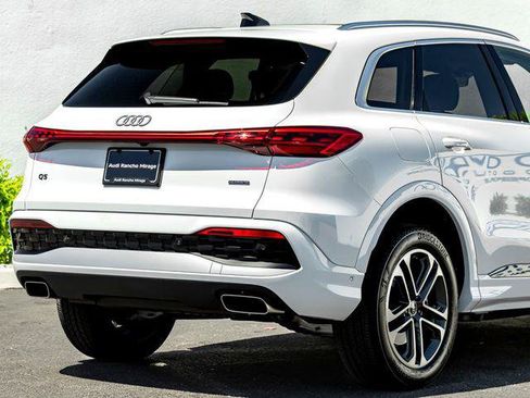 Certified 2025 Audi Q5 Premium w/ Convenience Package AWD/4WD image 8