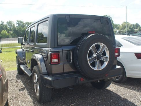 Used 2021 Jeep Wrangler Unlimited Sahara AWD/4WD image 3