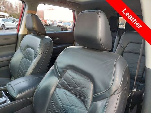 Used 2022 Nissan Pathfinder Platinum w/ Lighting Package (N92) image 6
