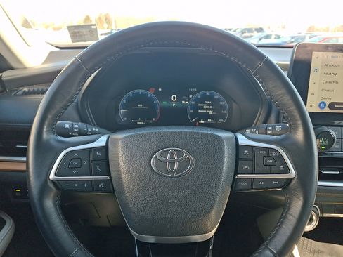 Used 2024 Toyota Grand Highlander Limited image 18