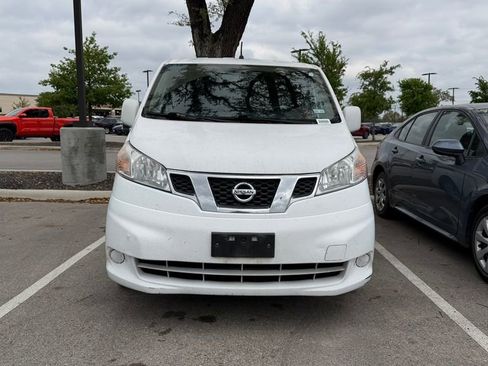 Used 2017 Nissan NV200 SV image 2
