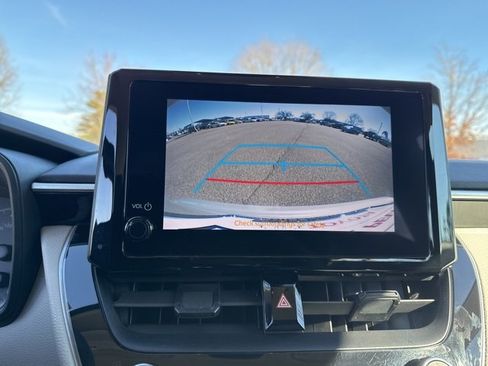 Used 2023 Toyota Corolla LE image 28