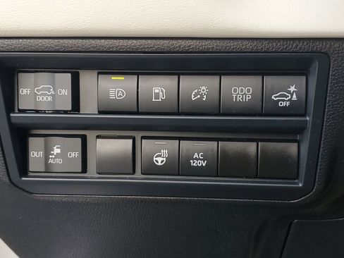 Certified 2024 Toyota Sequoia Capstone image 33