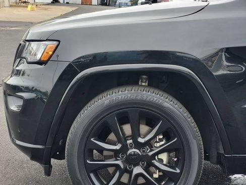 Used 2022 Jeep Grand Cherokee Laredo X AWD/4WD image 11