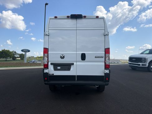Used 2026 RAM ProMaster 2500 w/ Convenience Group FWD image 6