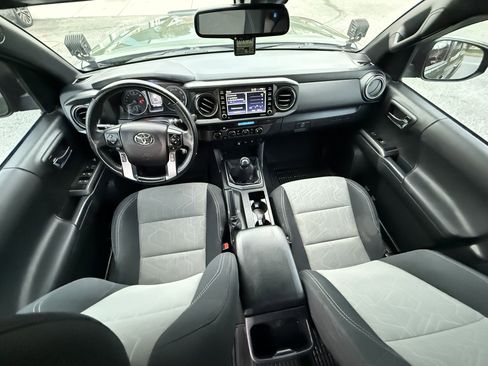 Used 2021 Toyota Tacoma TRD Off-Road image 2