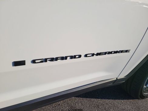 New 2025 Jeep Grand Cherokee Altitude image 6