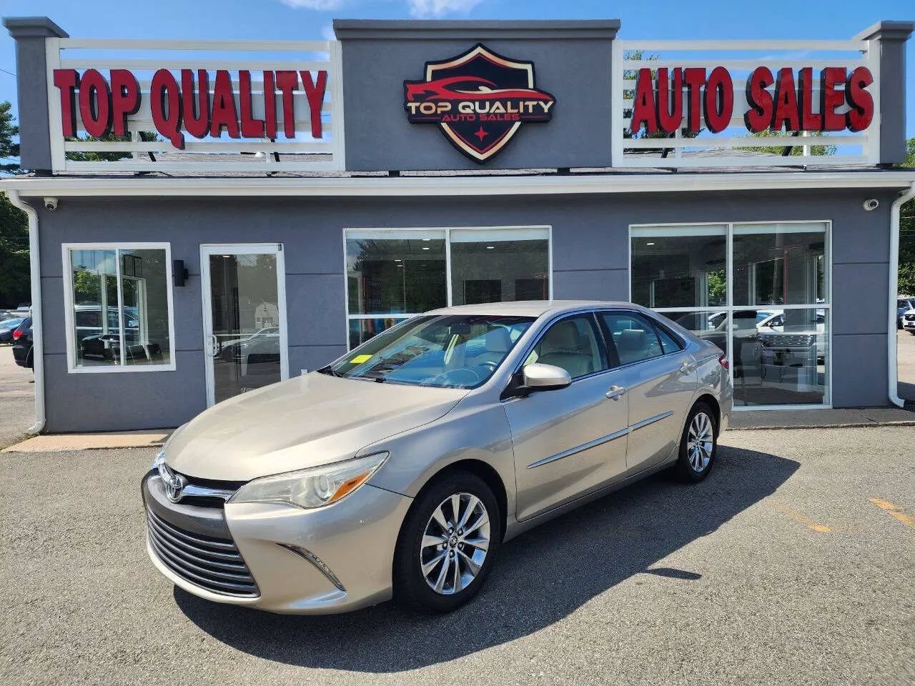 Used 2015 Toyota Camry XLE FWD image 1
