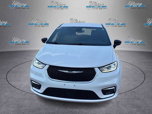 Used 2025 Chrysler Pacifica Select FWD image 8