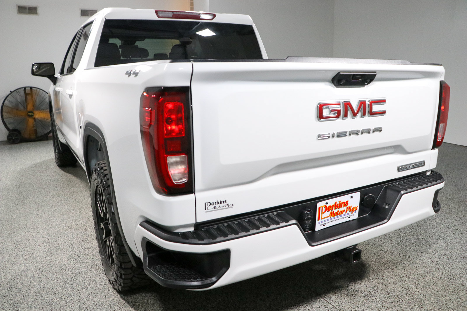 Used 2024 GMC Sierra 1500 Elevation AWD/4WD image 9