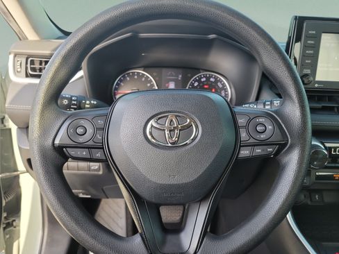Used 2020 Toyota RAV4 XLE w/ Convenience Package FWD image 17