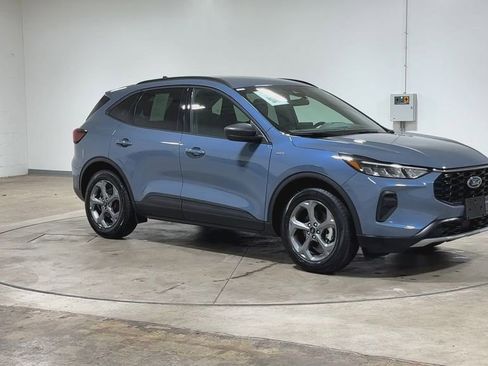 Used 2025 Ford Escape ST-Line FWD image 2