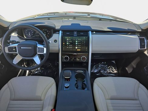 Used 2025 Land Rover Discovery S image 9