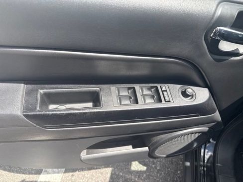 Used 2012 Jeep Compass Latitude w/ Sun/Sound Group FWD image 18