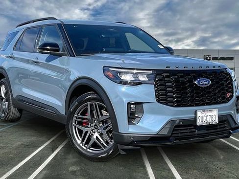 Used 2025 Ford Explorer ST w/ Sun And Sound Package image 12