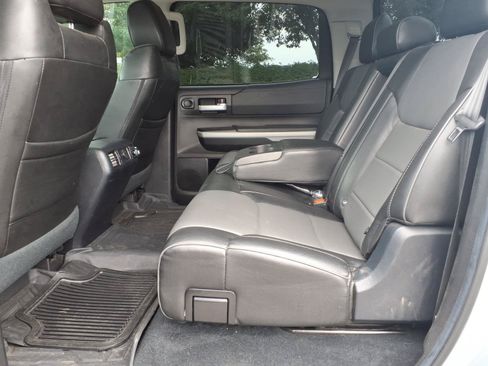 Used 2020 Toyota Tundra SR5 w/ SR5 Convenience Package AWD/4WD image 19