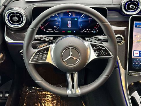 Used 2025 Mercedes-Benz GLC 350e 4MATIC image 12