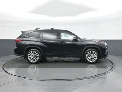 Used 2023 Toyota Highlander Platinum image 8