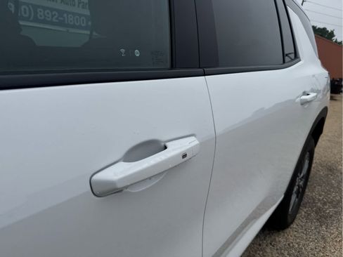 Used 2024 Chevrolet Traverse LT w/ Trailering Package AWD/4WD image 14