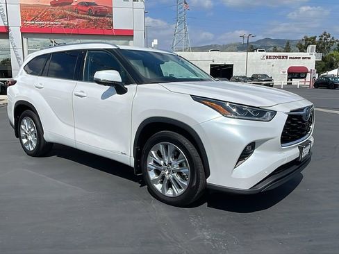 Used 2024 Toyota Highlander Limited image 35
