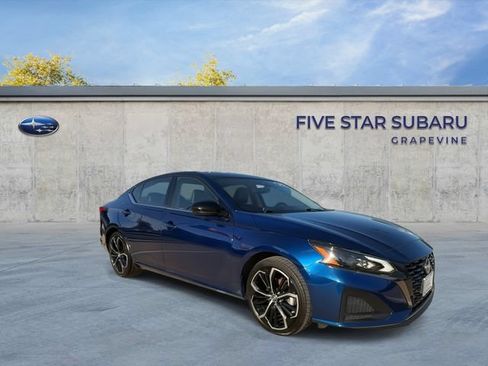 Used 2024 Nissan Altima 2.5 SR FWD image 2
