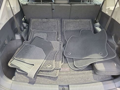 Used 2023 Volkswagen Tiguan SE FWD image 7