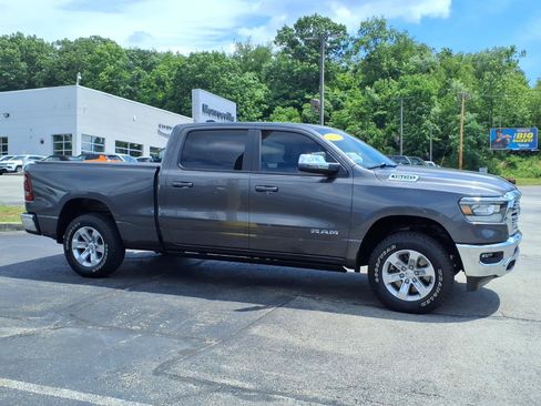 Used 2023 RAM 1500 Laramie AWD/4WD image 5