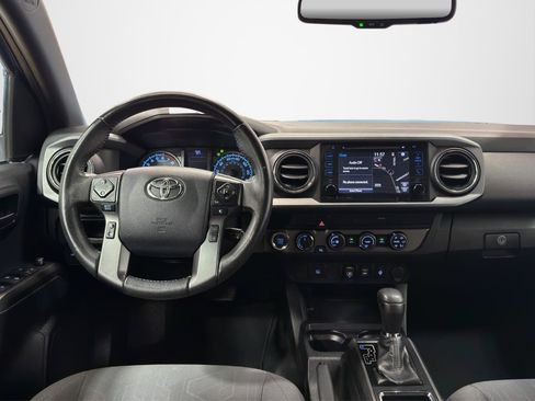 Used 2019 Toyota Tacoma TRD Off-Road AWD/4WD image 16