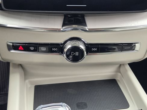 New 2026 Volvo XC60 B5 Ultra w/ Protection Package Premier AWD/4WD image 15