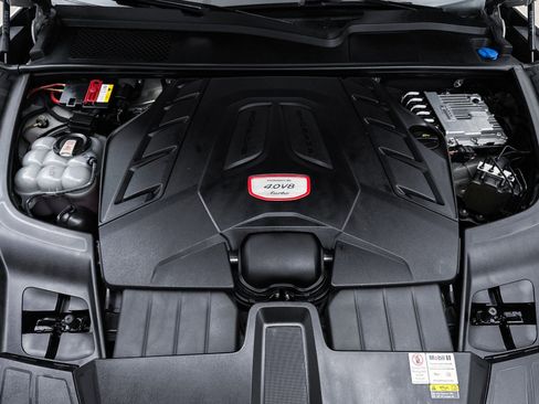 Used 2022 Porsche Cayenne Turbo image 4