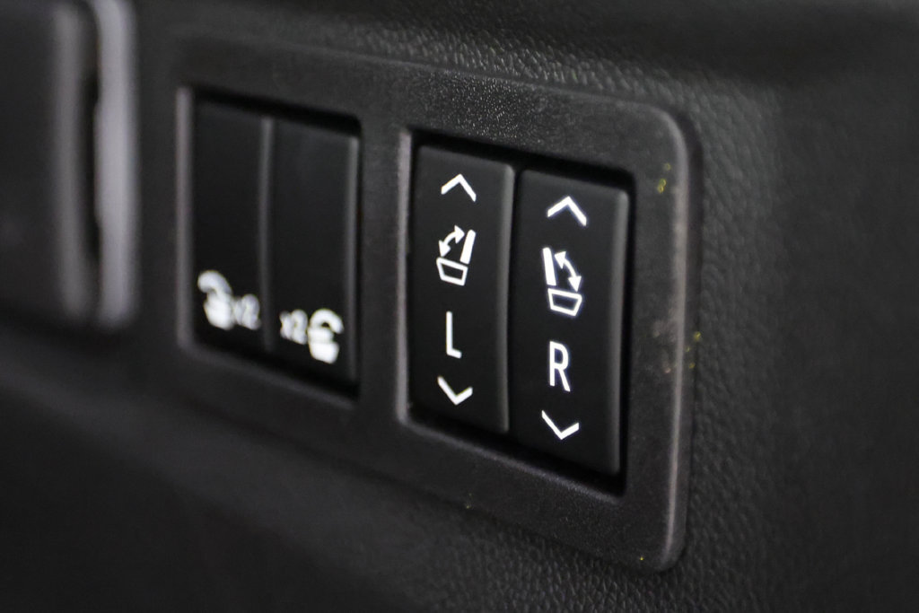 Used 2026 GMC Yukon Denali Ultimate AWD/4WD image 14