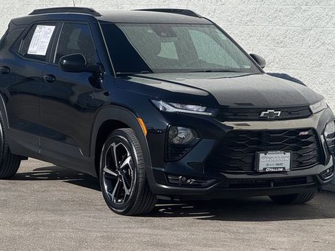 Used 2022 Chevrolet TrailBlazer RS w/ Convenience Package image 2
