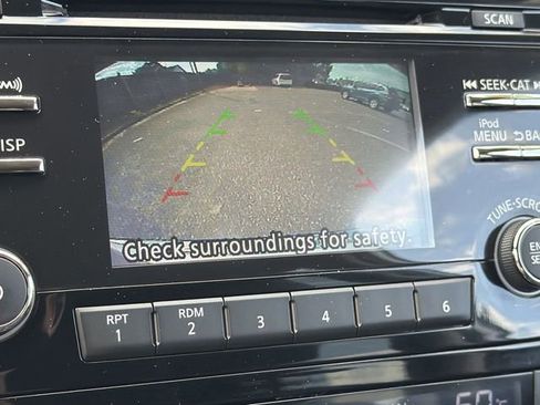 Used 2017 Nissan Rogue SV FWD image 18