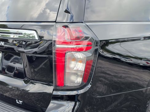 Used 2024 Chevrolet Suburban LT RWD image 39