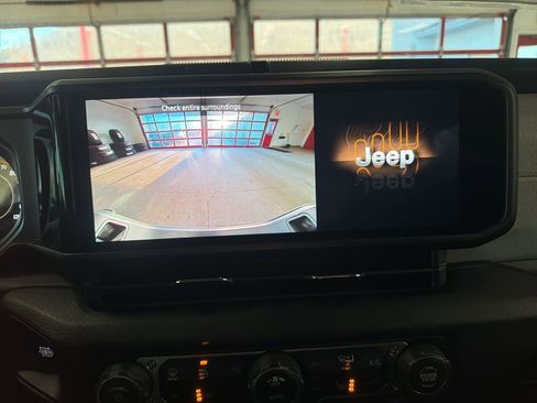 New 2026 Jeep Gladiator Sport AWD/4WD image 17