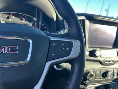 Used 2023 GMC Terrain SLT image 19