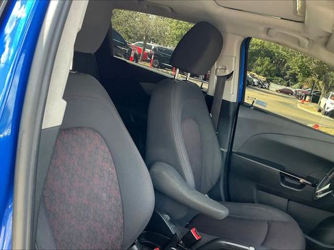 Used 2017 Chevrolet Sonic LT w/ Fun and Sun Package image 7