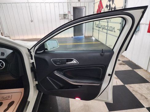 Used 2017 Mercedes-Benz GLA 250 4MATIC w/ Premium Package image 17