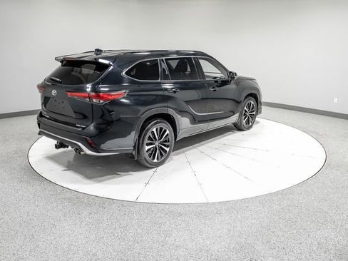 Used 2021 Toyota Highlander XSE AWD/4WD image 34