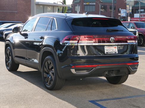 Used 2024 Volkswagen Atlas Cross Sport SE image 3