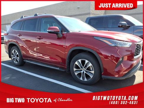 Used 2023 Toyota Highlander XLE w/ Protection Package #3 (TMS) AWD/4WD image 1