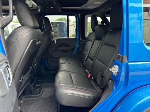 Used 2025 Jeep Wrangler Unlimited Rubicon AWD/4WD image 12