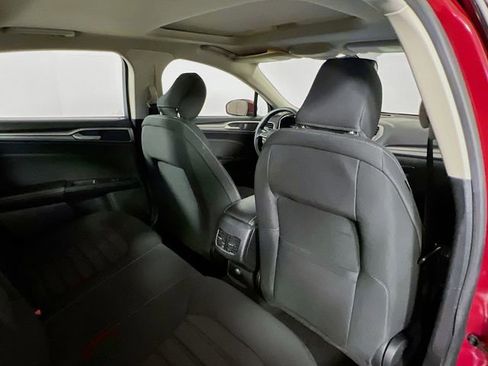 Used 2020 Ford Fusion SE image 10