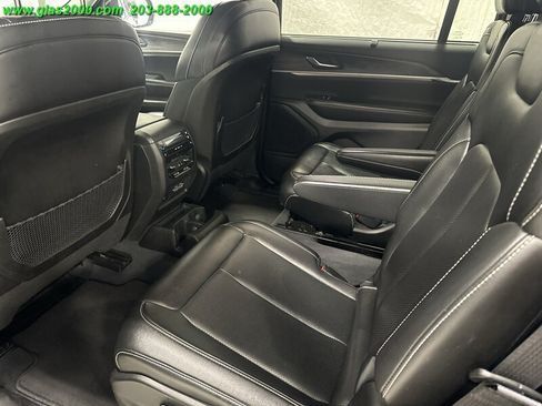 Used 2023 Jeep Grand Cherokee L Limited w/ Luxury Tech Group II AWD/4WD image 9