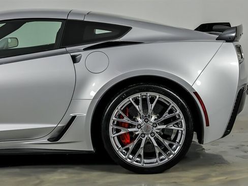 Used 2016 Chevrolet Corvette Z06 w/ 3LZ Preferred Equipment Group RWD image 9