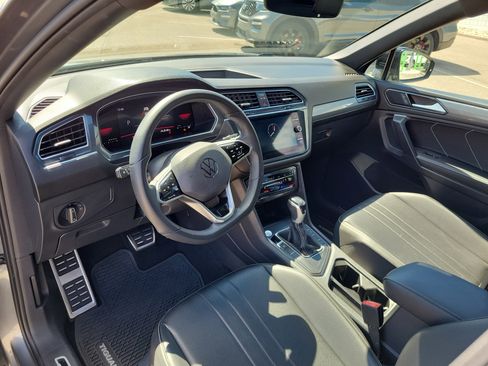 Used 2023 Volkswagen Tiguan SE R-Line image 17