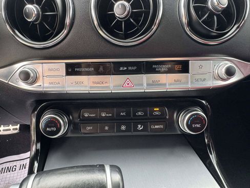 Used 2021 Kia Stinger GT1 RWD image 25